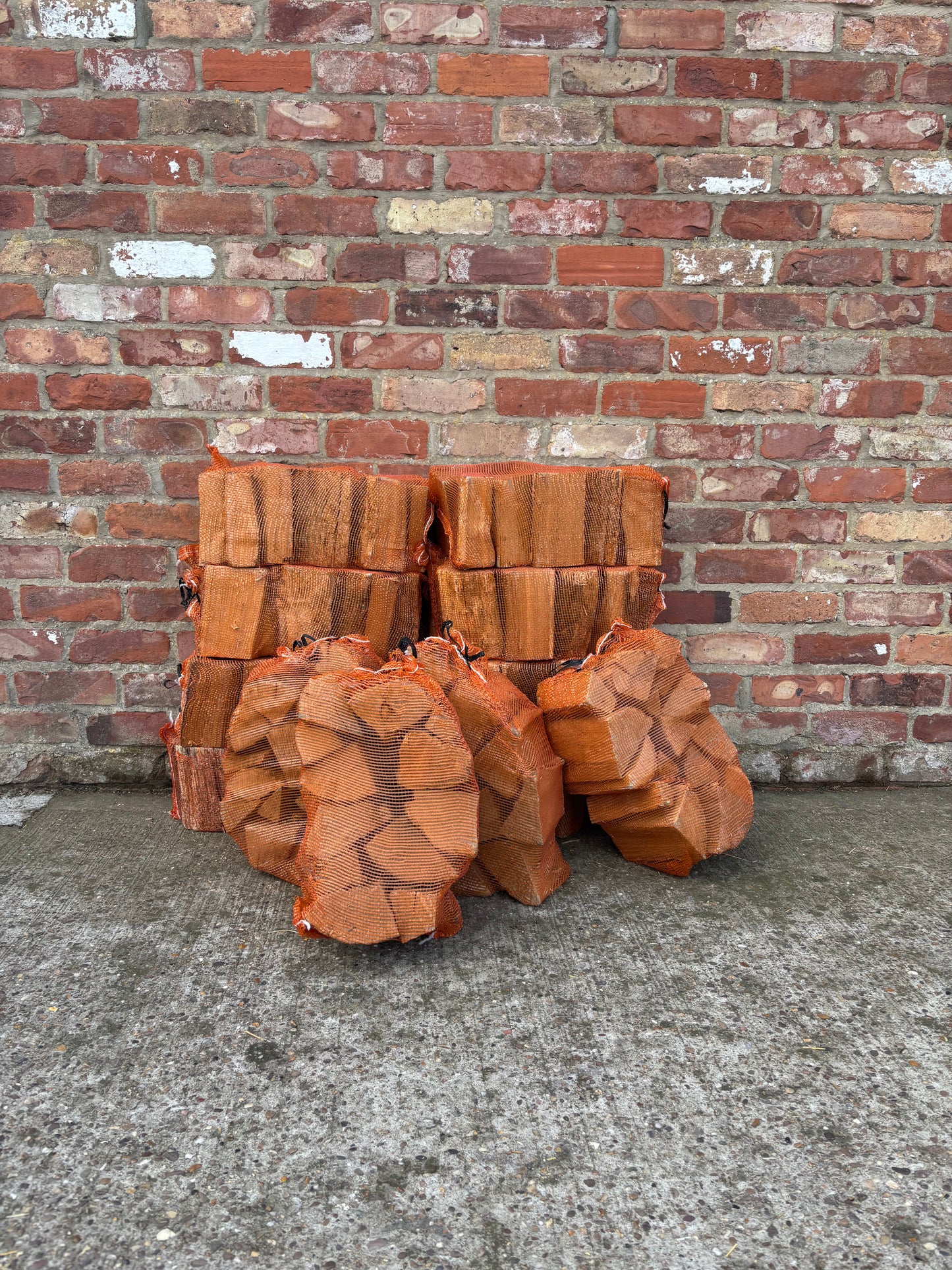 Quality Kiln Dried Oak Firewood | 30L Bag | Low Moisture Content (Under 12%) -12 Handy Bags