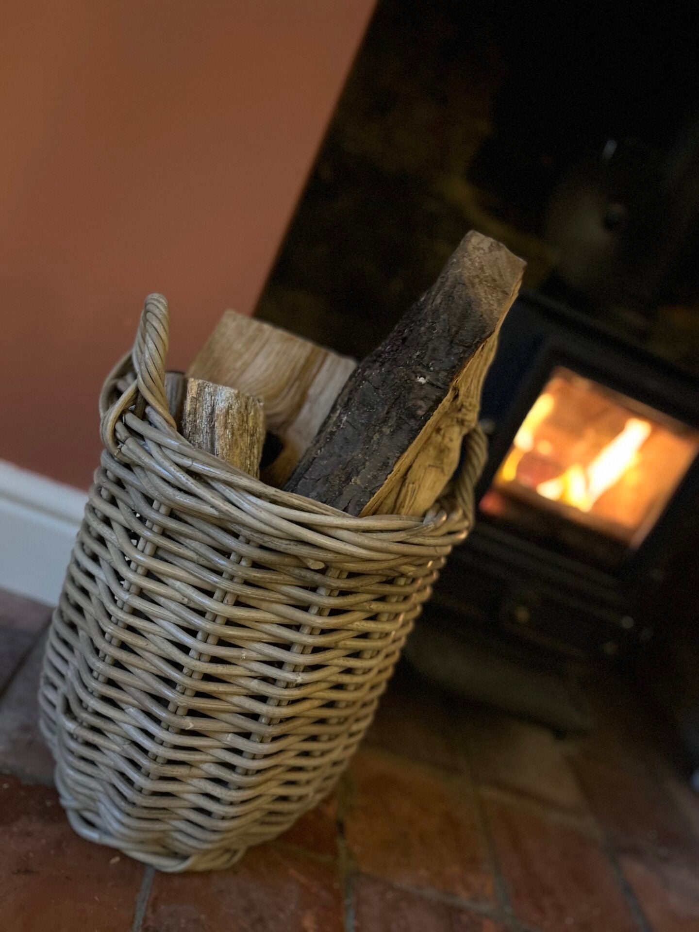 Quality Kiln Dried Oak Firewood | 30L Bag | Low Moisture Content (Under 12%) - The Cosy Firewood Company